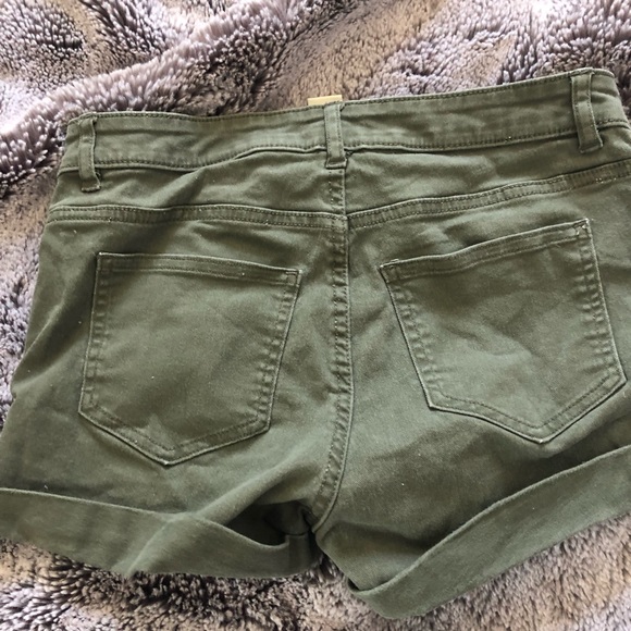 Shorts - Picture 3 of 3